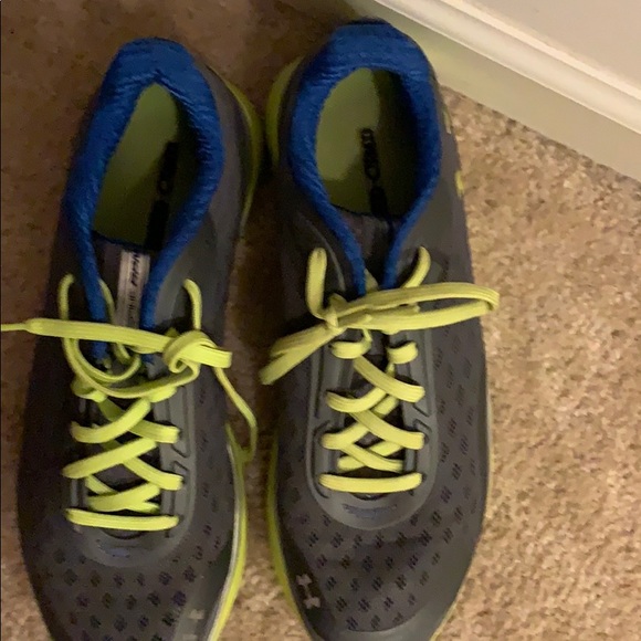 Under armour shoes - Picture 2 of 5